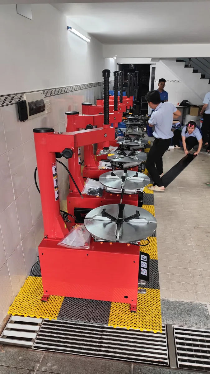 Dây chuyền kiểm tra chất lượng khi xem chính sách kiểm hàng thiết bị garage