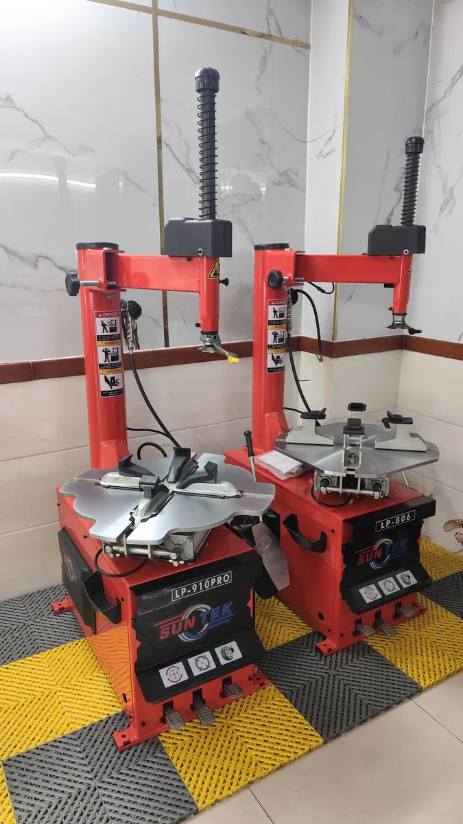 Hình nền chính sách thiết bị garage Lộc Phát