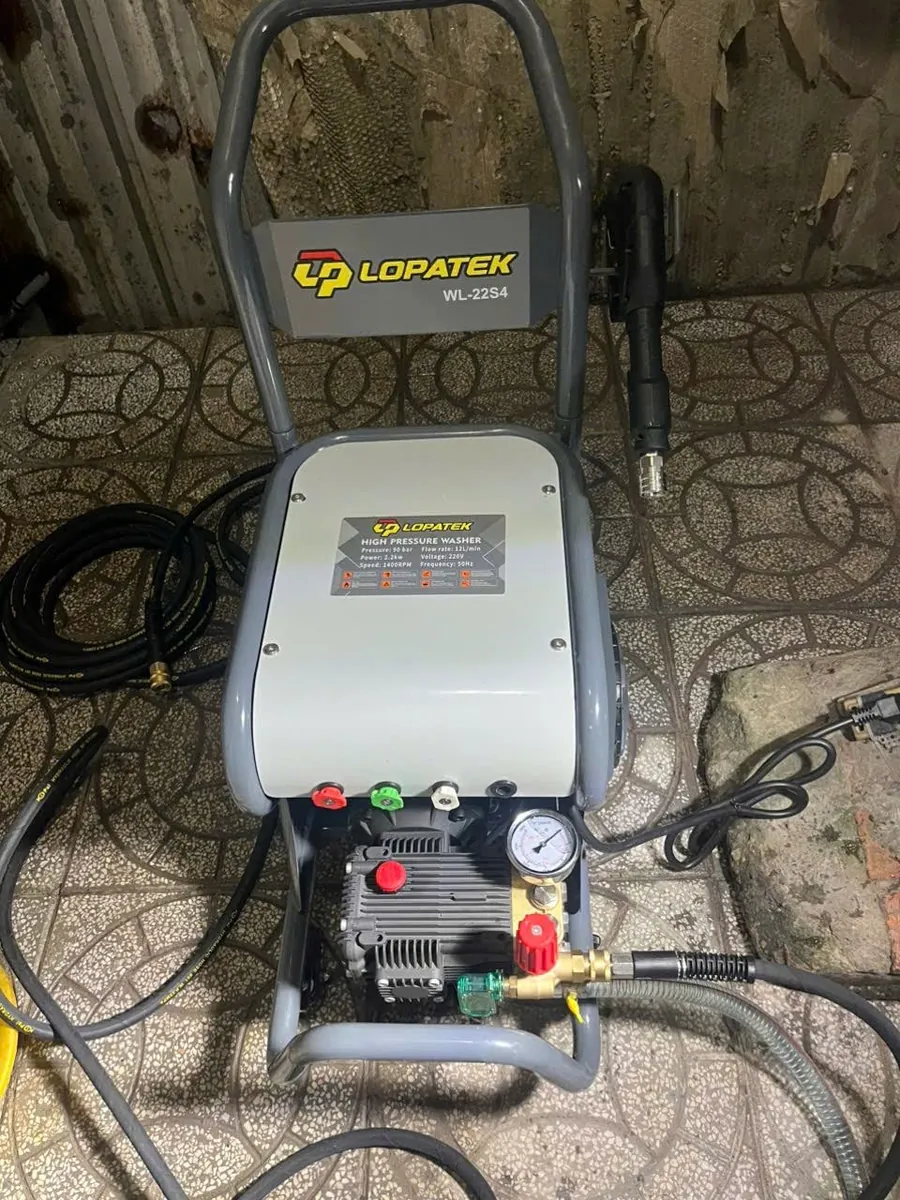 Máy rửa xe cao áp Lopatek WL-25S4 2.5KW chính hãng cho gara ô tô Máy rửa xe cao áp Lopatek WL-25S4 2.5KW chính hãng, có đồng hồ đo áp lực và núm chỉnh áp.