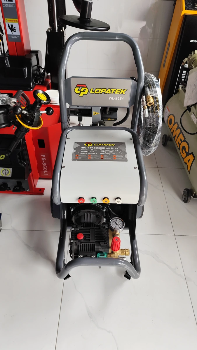 Máy rửa xe cao áp Lopatek WL-25S4 chính hãng, giá tốt cho gara Máy rửa xe cao áp Lopatek WL-25S4 2.5KW 220V chính hãng cho gara ô tô, có đồng hồ đo áp lực.