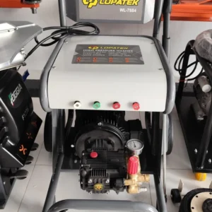 Máy rửa xe cao áp LOPATEK WL-75S4 7.5KW 250 bar, thiết kế khung xe có bánh xe dễ dàng di chuyển.