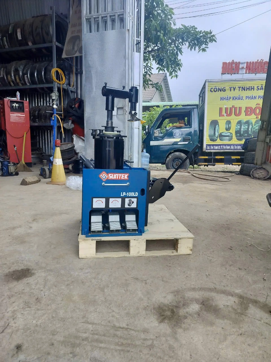 Tổng thể Suntek LP-100LD tại khu làm lốp