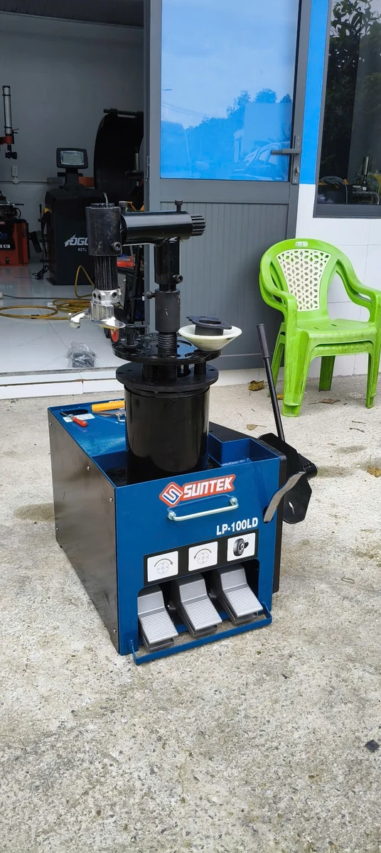 Suntek LP-100LD tại khu dịch vụ lốp ô tô