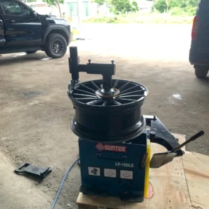 LP-100LD đặt trên pallet trước khi cố định
