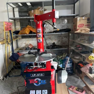 Bố trí Suntek LP-810 và nguồn khí nén trong khu sửa chữa