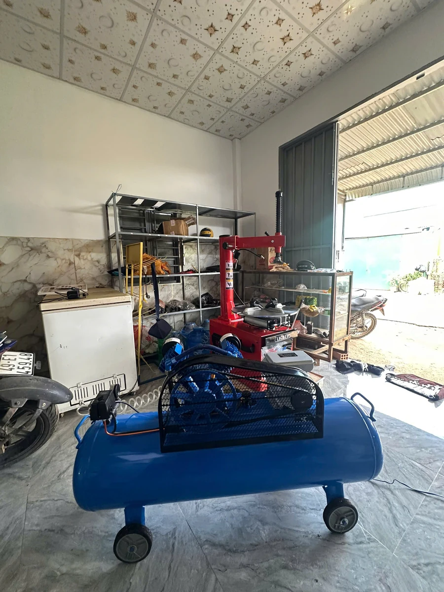 Không gian vận hành thực tế của máy tháo lốp Suntek LP-810