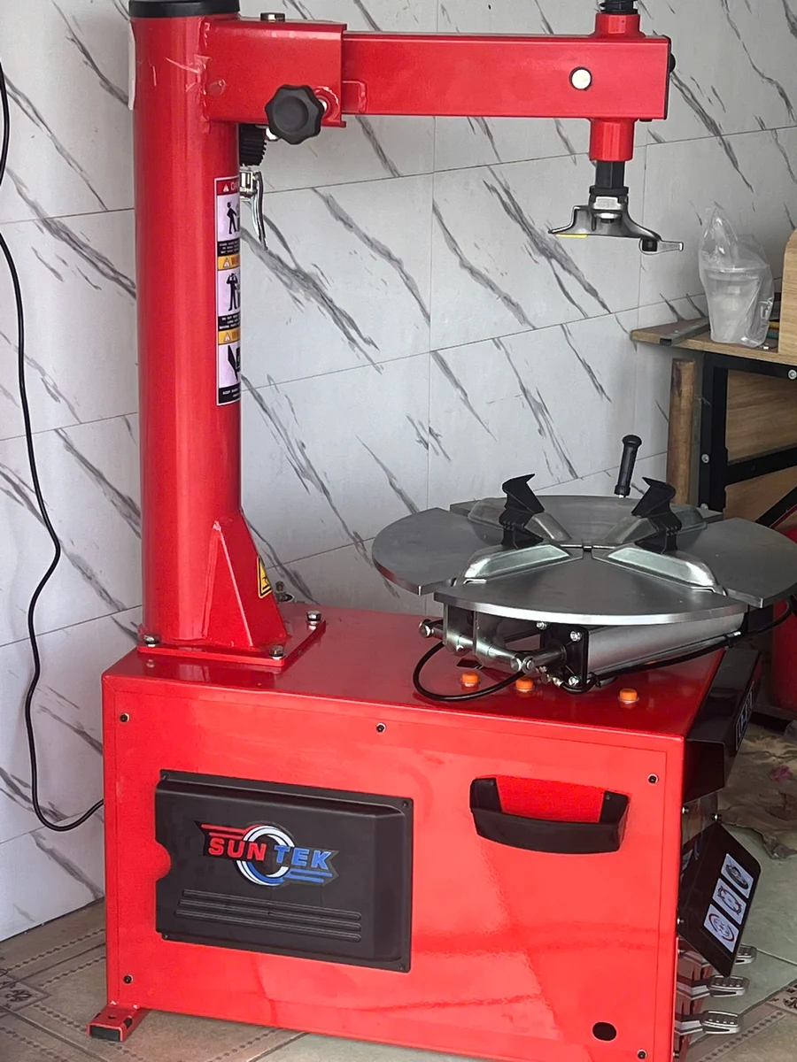 Cận cảnh thân máy, mâm xoay và trụ đứng Suntek LP-810