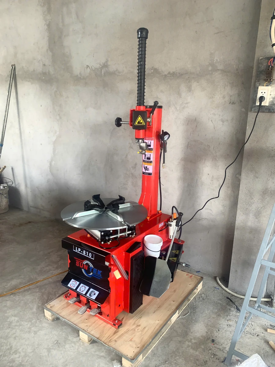 Hình ảnh thực tế máy tháo lốp Suntek LP-810 sau bàn giao