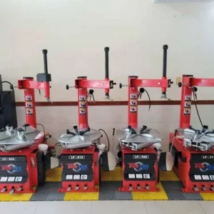 Các máy tháo lốp Suntek được chuẩn bị tại kho