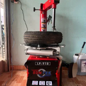 LP-910 được lắp đặt tại khu làm lốp thực tế