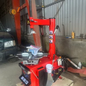 Bàn giao máy tháo lốp Suntek LP-910 tại xưởng