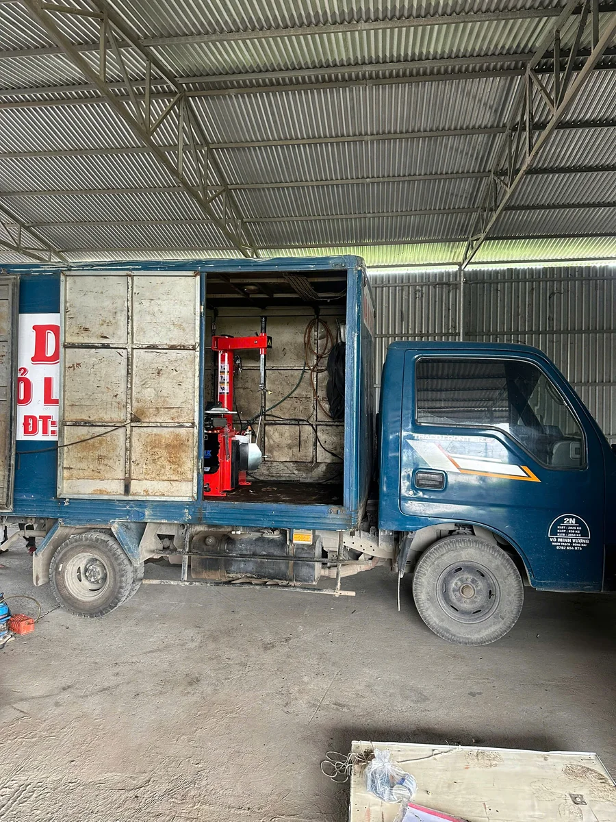 LP-910 được vận chuyển bằng xe tải đến điểm lắp đặt