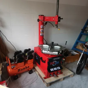 Máy tháo lốp LP-910 bố trí cùng nguồn khí nén