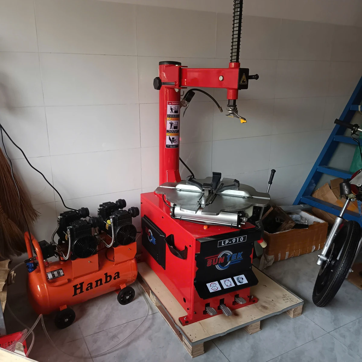 LP-910 bố trí cùng máy nén khí