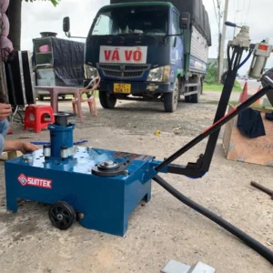 Cận cảnh kết cấu máy tháo lốp xe tải không săm Suntek
