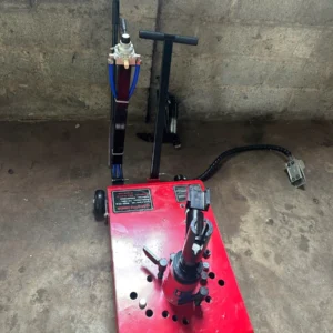 Máy tháo lốp xe tải Suntek QD-B màu đỏ tại xưởng