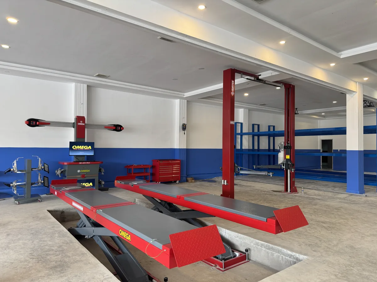 Lắp đặt thiết bị garage thực tế tại xưởng khách hàng
