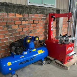 Máy nén khí Pegalion 2HP 120L cấp khí cho máy tháo lốp tại tiệm sửa xe