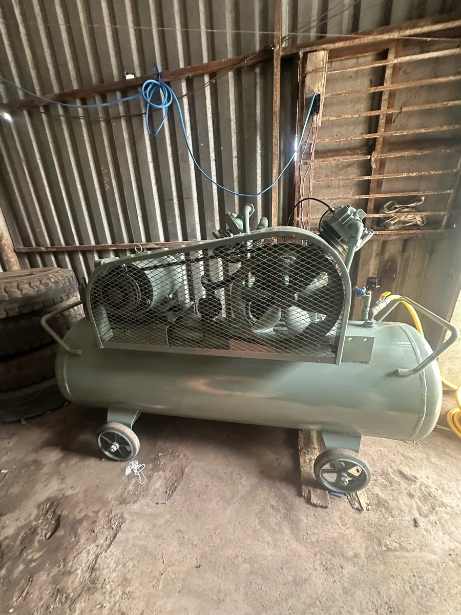 Máy nén khí Hitachi Bebicon 5.5HP bình 260L áp cao 15 bar điện 220V bàn giao tại Cần Thơ