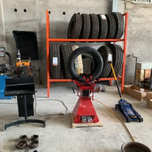 Máy banh lốp ô tô con dùng khí nén Suntek PG màu đỏ chính diện kèm đèn soi rọi và khay đồ