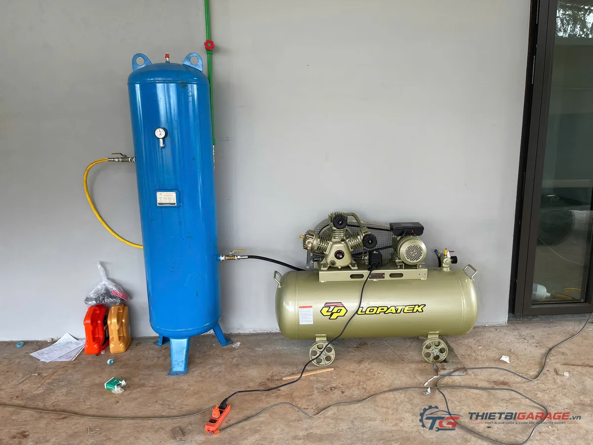 Cụm máy nén khí Lopatek 3HP 200L và bình chứa khí nén đứng 300L 12 bar
