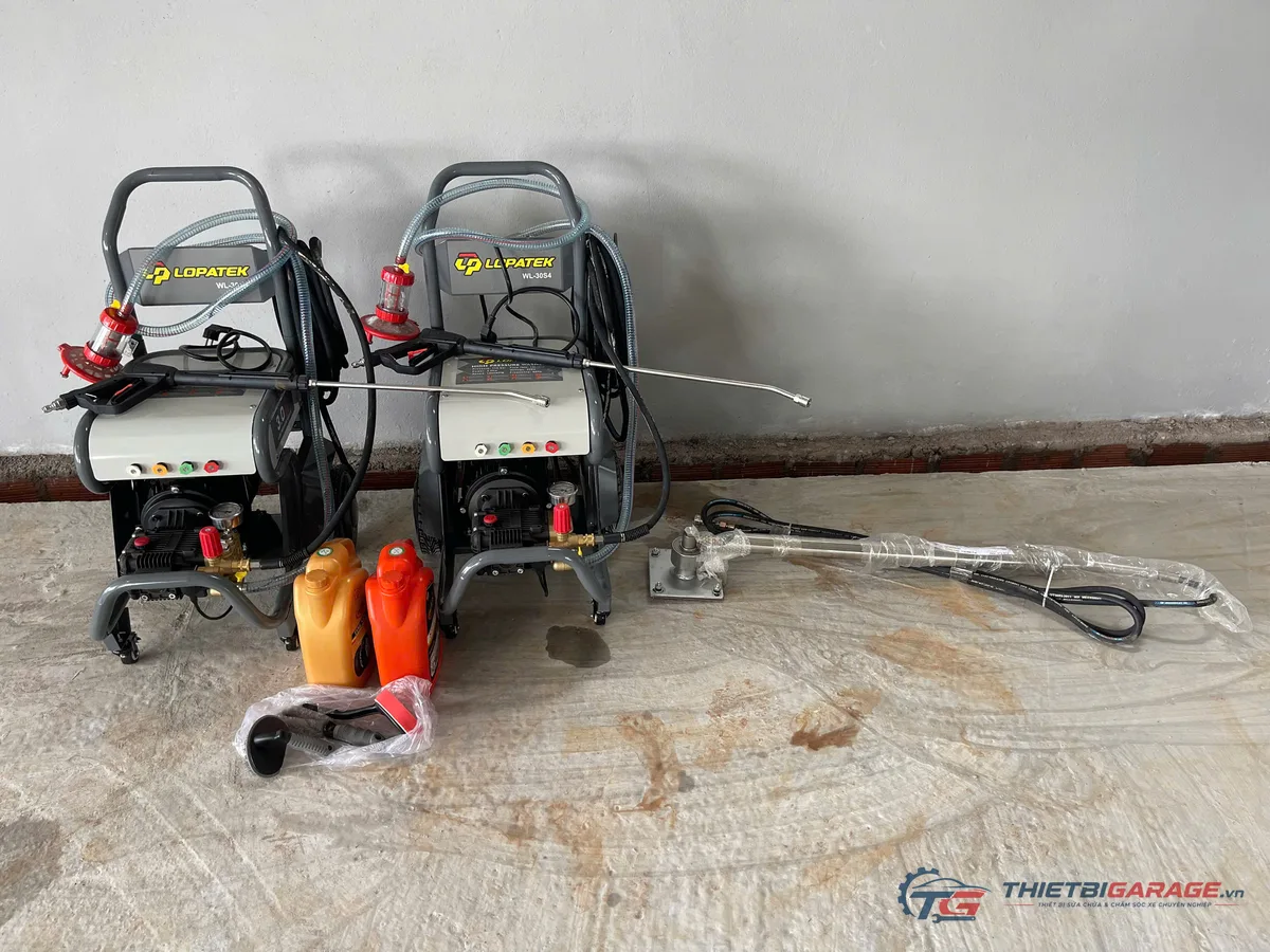 Bộ đôi máy rửa xe cao áp Lopatek 3.0KW và dung dịch dụng cụ chăm sóc xe Pallas