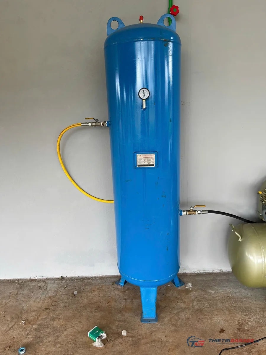 Bình chứa khí nén đứng 300L áp 12 bar thân thép dày 6mm