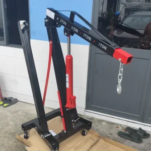 thực tế cẩu động cơ ô tô tại xưởng gara dịch vụ