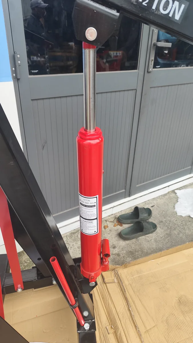 bàn giao cẩu móc động cơ 2 tấn TM-2000 tại xưởng cơ khí