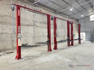 Dàn 4 cầu nâng ô tô 2 trụ giằng trên hiệu Suntek lắp đặt hoàn thiện đồng bộ tại xưởng dịch vụ