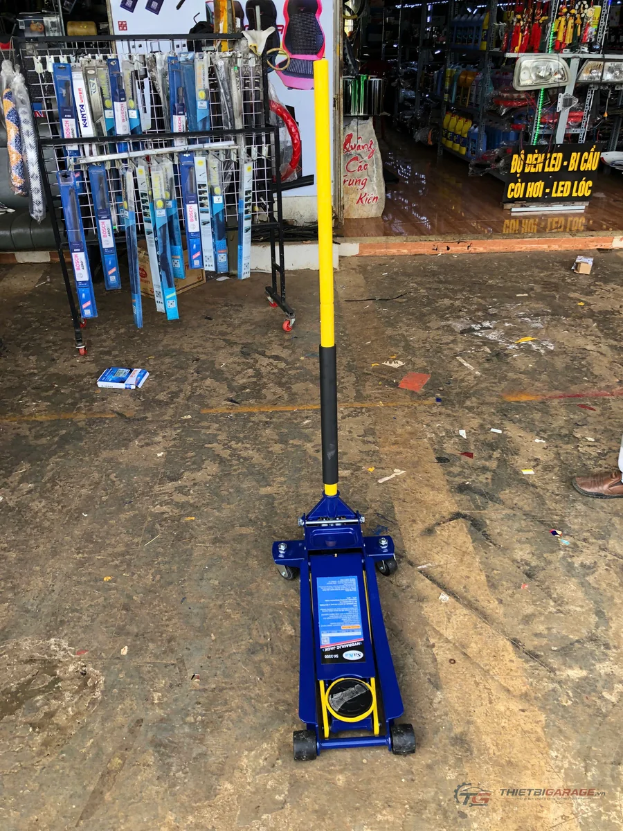 Kích Cá Sấu Thủy Lực 3 Tấn 2 Xi Lanh Saka SK-3500 (HH0012701411) bàn giao lắp đặt thực tế