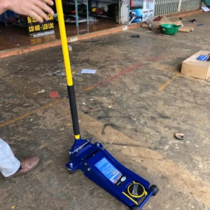Kích Cá Sấu Thủy Lực 3 Tấn 2 Xi Lanh Saka SK-3500 (HH0012701411) bàn giao lắp đặt thực tế