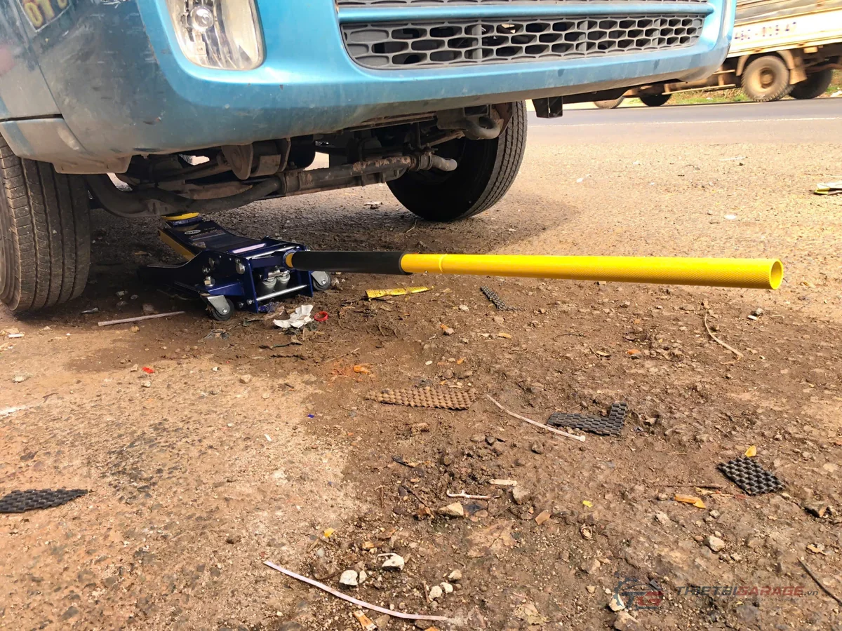 Kích Cá Sấu Thủy Lực 3 Tấn 2 Xi Lanh Saka SK-3500 (HH0012701411) bàn giao lắp đặt thực tế
