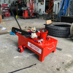 bàn giao máy ra vỏ xe tải dùng hơi suntek qd-b cho tiệm vá vỏ ba đại củ chi
