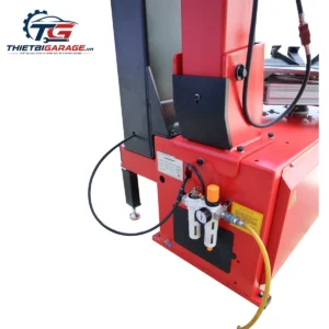 Mặt sau máy tháo lốp Fly Speed FS-850 cùng bộ lọc khí đôi FRL tách nước tự động