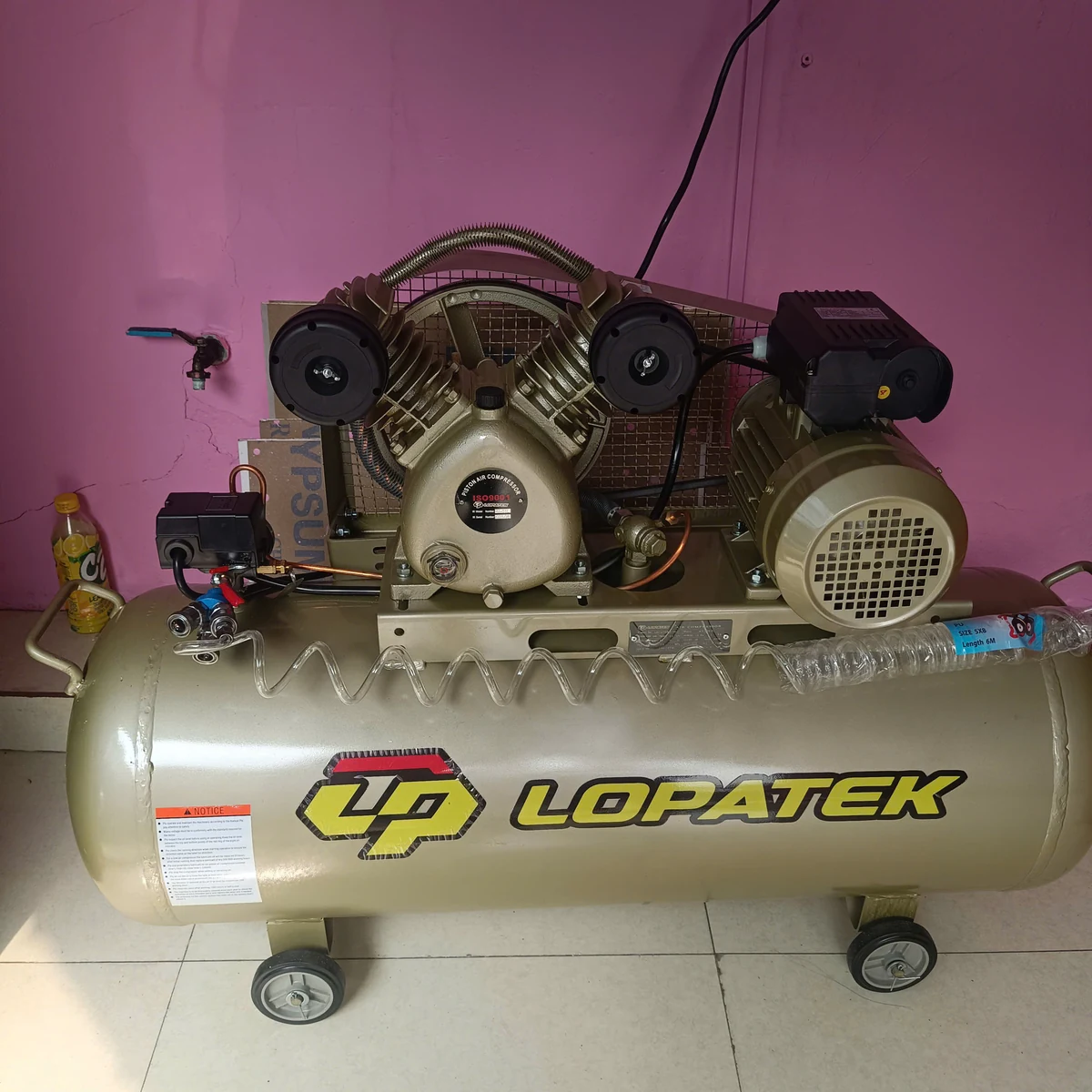 Máy nén khí kiểu piston Lopatek AV1608 2HP bình chứa 100L áp 8 bar điện 220V