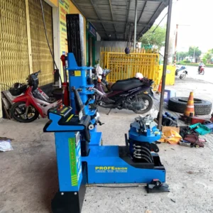 bàn giao máy tháo lắp lốp xe tải Alpha AL-1300 tại Cần Thơ