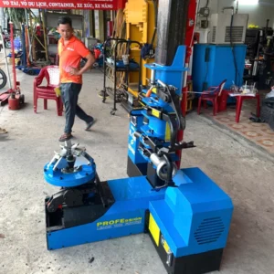 vận hành máy tháo lốp xe tải Alpha AL-1300 tại Cần Thơ