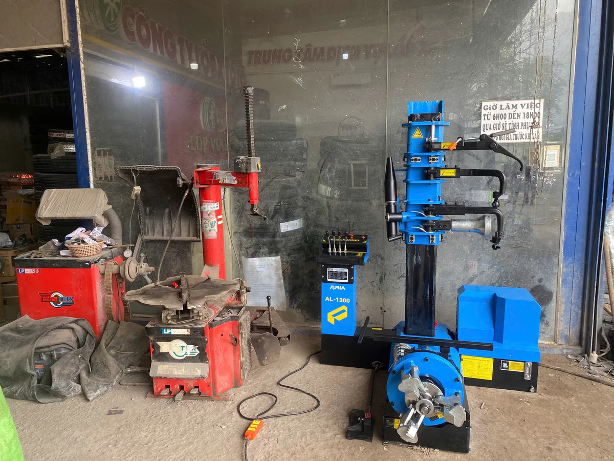 bàn giao máy tháo lốp xe tải Alpha AL-1300 tại Đồng Nai