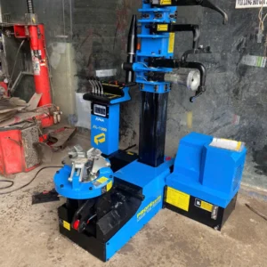 vận hành tháo lốp xe tải Alpha AL-1300 tại xưởng Anh Vương Đồng Nai