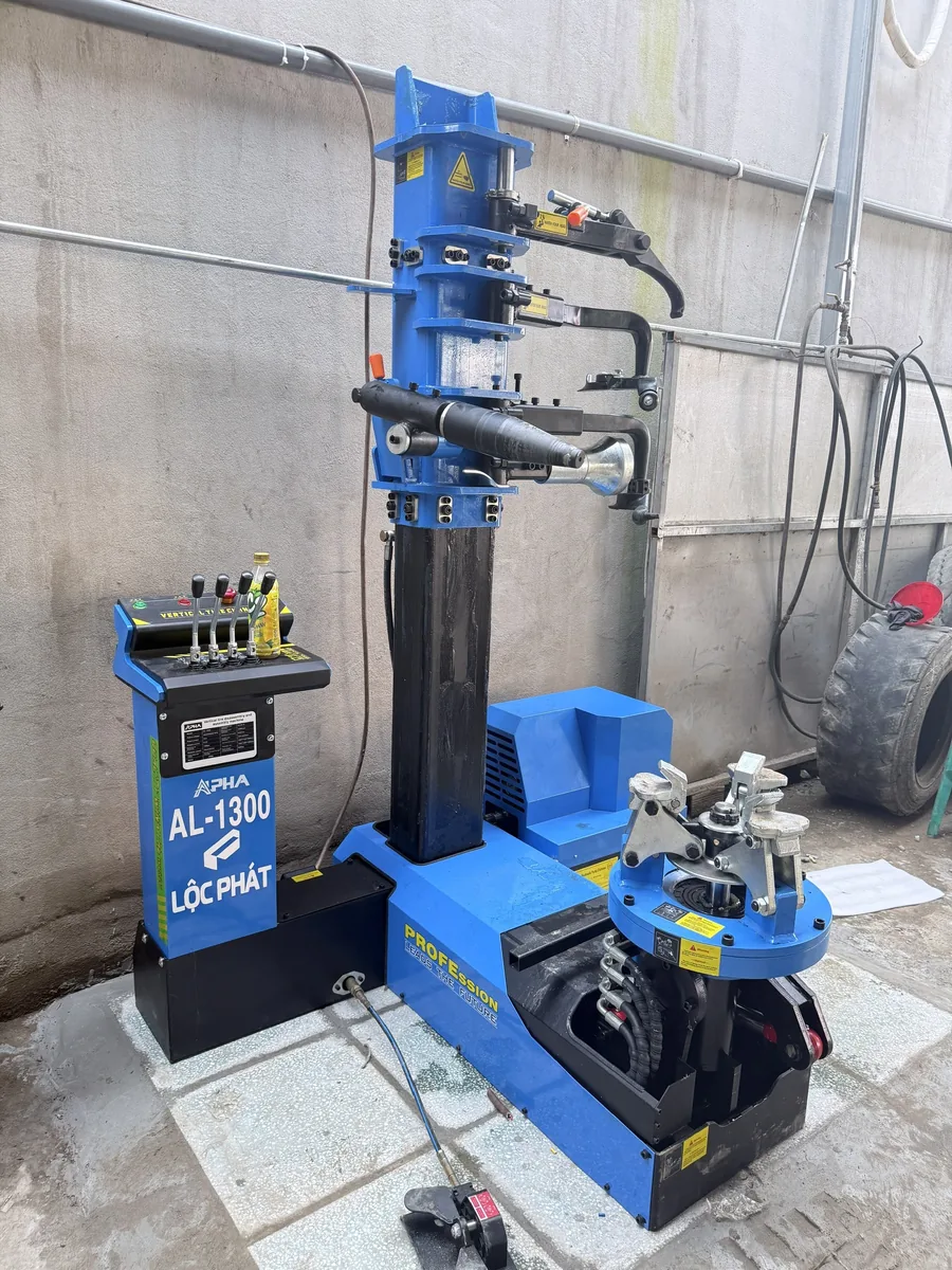 bàn giao máy tháo lốp xe tải Alpha AL-1300 tại Tri Tôn An Giang