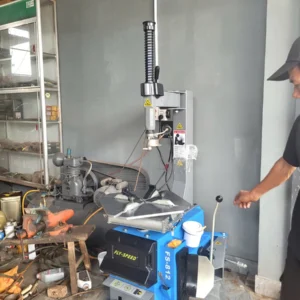 Lắp đặt máy tháo lốp Fly Speed FS-812 tại Buôn Mê Thuột Đắk Lắk