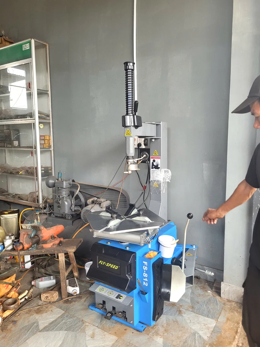 lắp đặt máy tháo lốp Fly Speed FS-812 tại Đắk Lắk