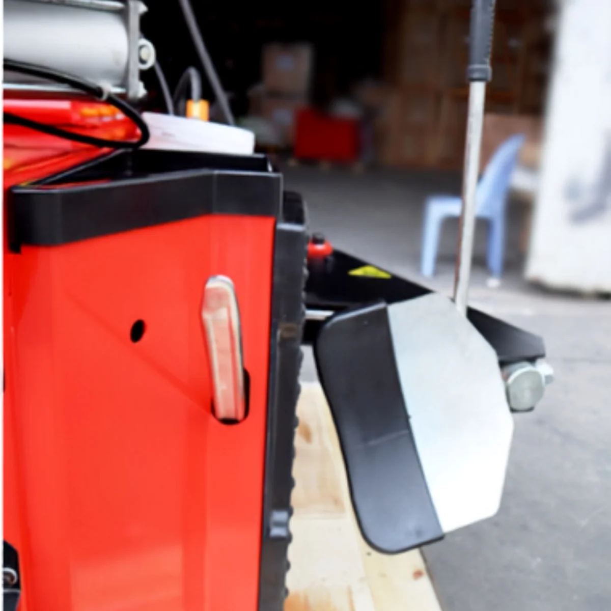 bàn đạp máy tháo lốp Suntek LP-930