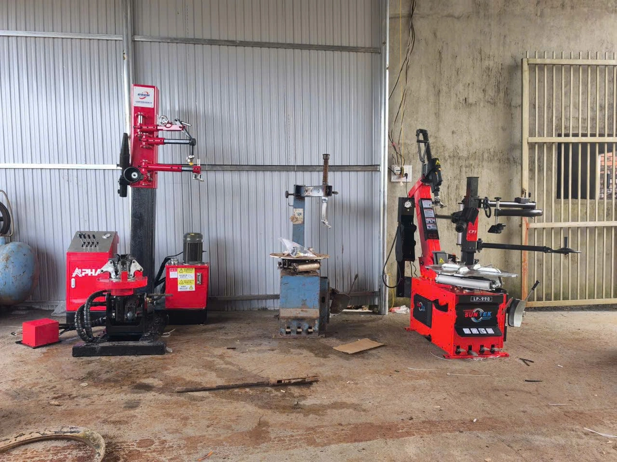 nghiệm thu bàn giao máy tháo lốp Suntek LP-990