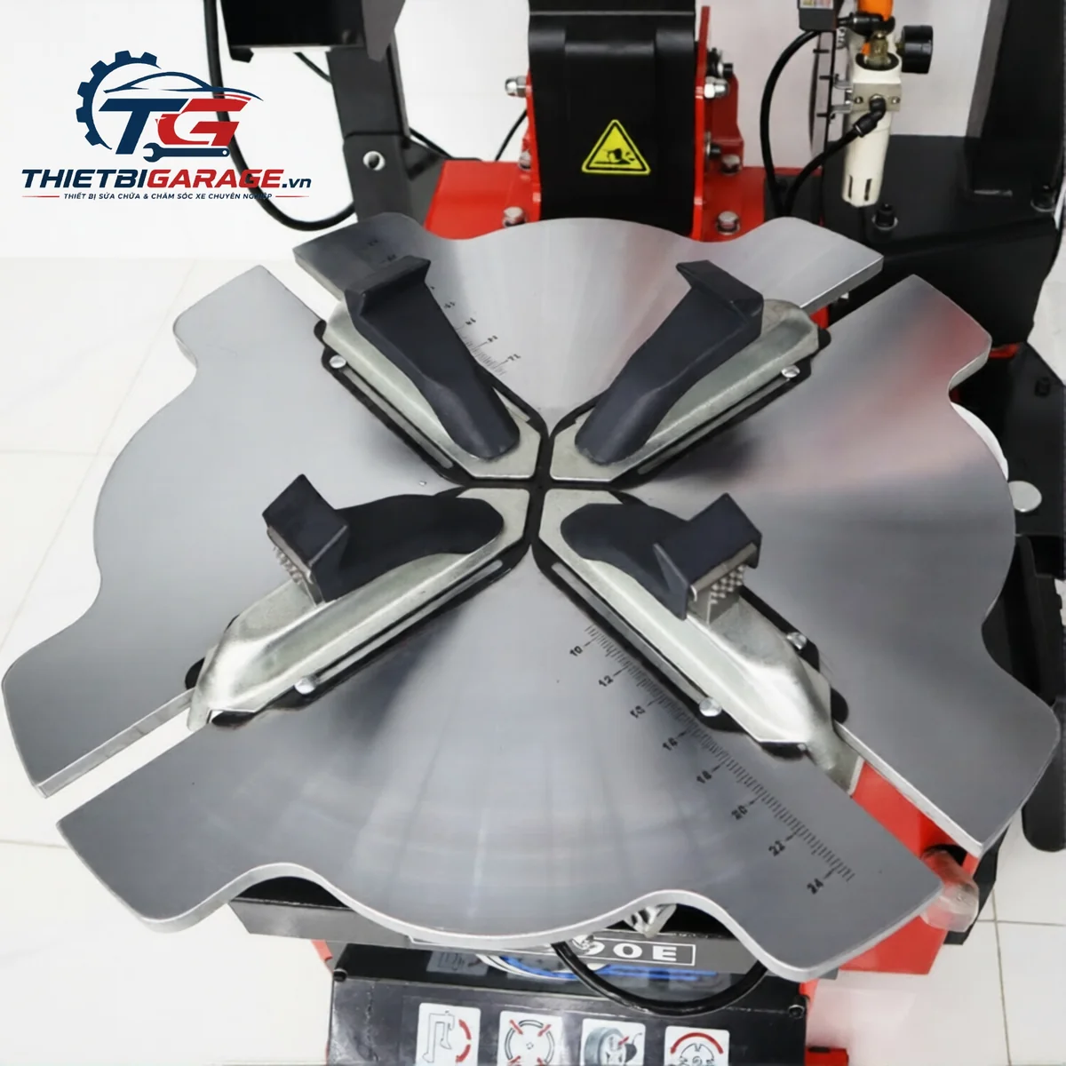 Cụm mâm kẹp tự định tâm từ 12 đến 24 inch của máy LP-990E