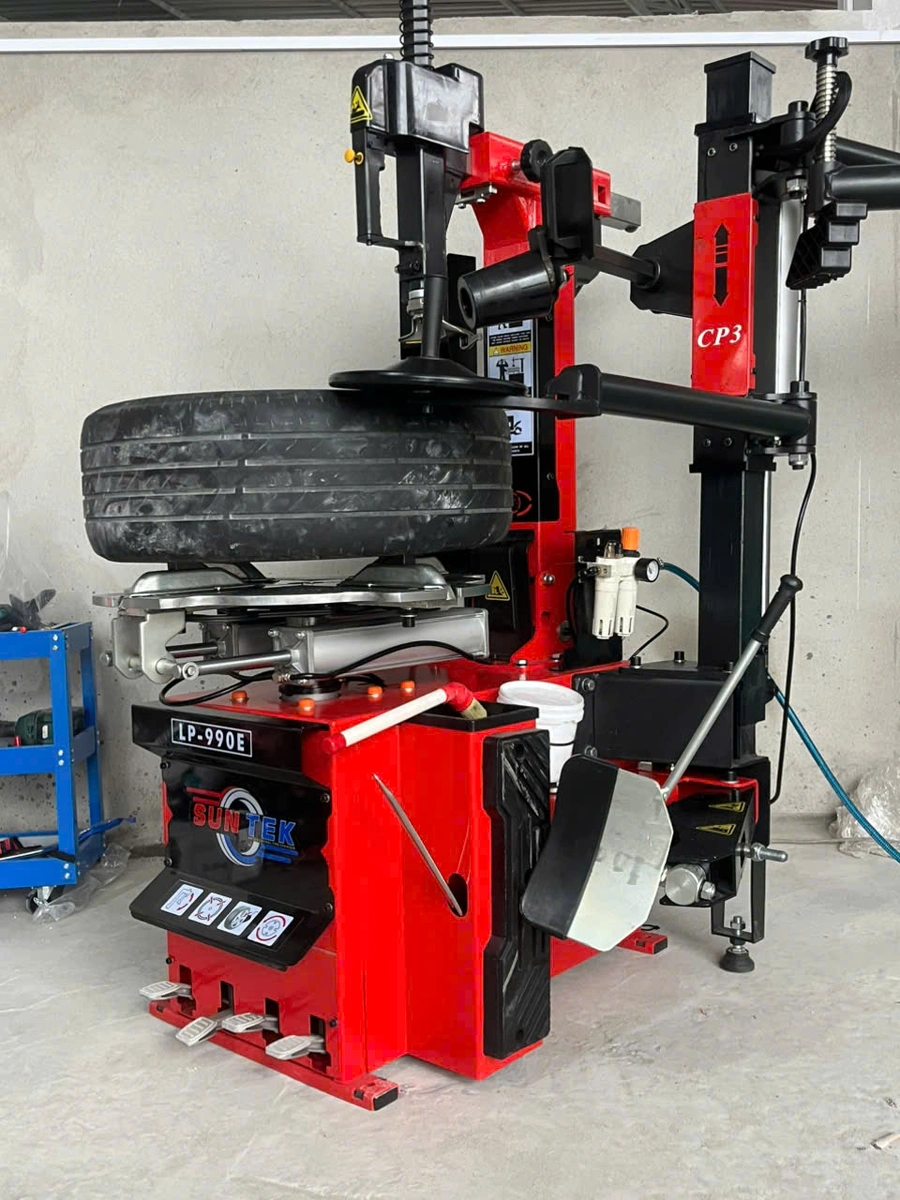Vận hành thử nghiệm máy tháo vỏ có cần phụ CP3 tại xưởng Trà Vinh