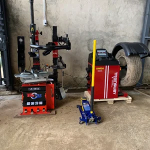Thao tác ra vào lốp mỏng bằng cần phụ CP3 tại gara Ea Kar Đắk Lắk