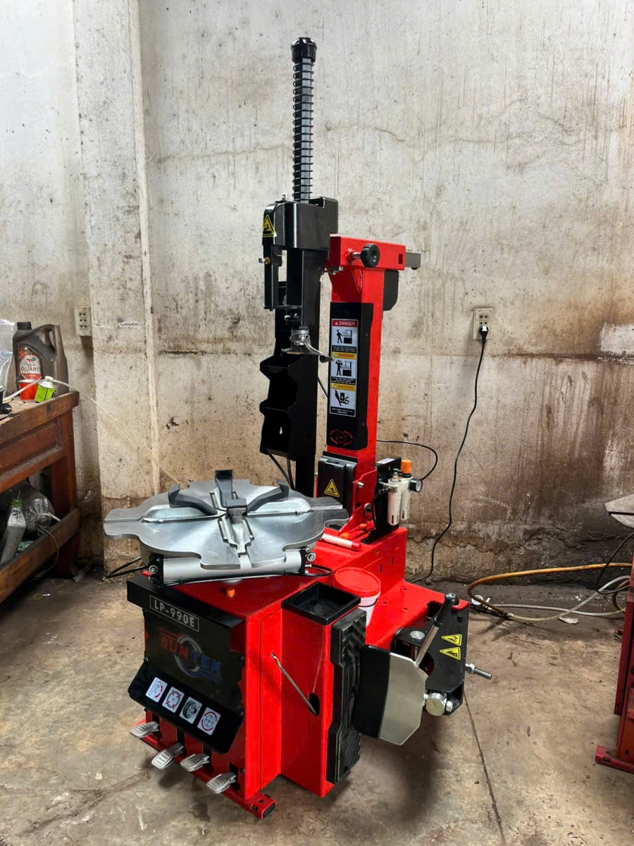 Máy tháo lốp gật gù Suntek LP-990E bàn giao tại Bình Phước