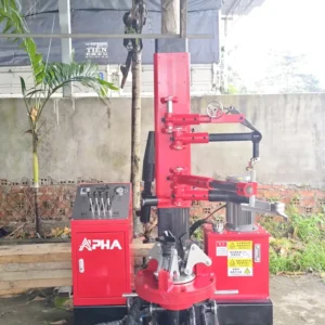 Hình ảnh thực tế lắp đặt máy tháo lốp xe tải Alpha AL-1300 tại gara Vũng Liêm Vĩnh Long
